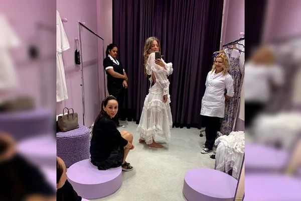 Vai casar? Namorada de ex da Luciana Gimenez posa com vestido branco