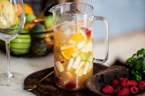 Clericot: aprenda a preparar o refrescante drinque cheio de frutas