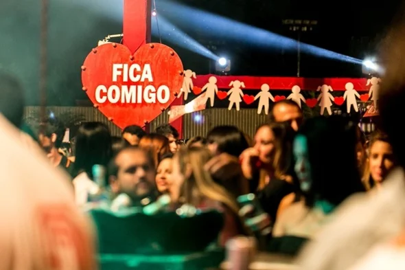 Inspirada no Dia dos Namorados Festa Fica Comigo anima público - imagem 31 Inspirada no Dia dos Namorados Festa Fica Comigo anima público - imagem 31