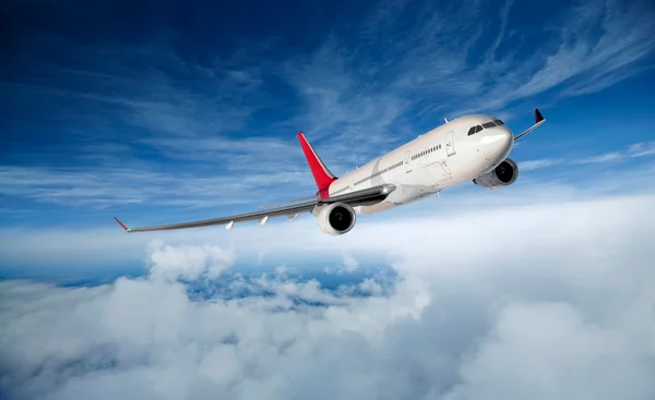 Imagem colorida de avião