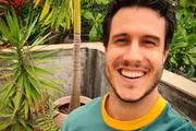 Emiliano d'Avila posa sorridente para o Instagram