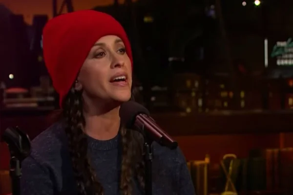 Empresário de Alanis Morissette roubou US$ 5 milhões da cantora