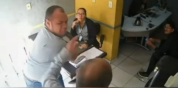 Coroa de flores motiva briga em funerária de Minas