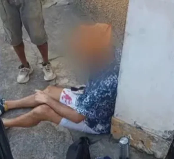Foto colorida e borrada de turista agredido - Metrópoles