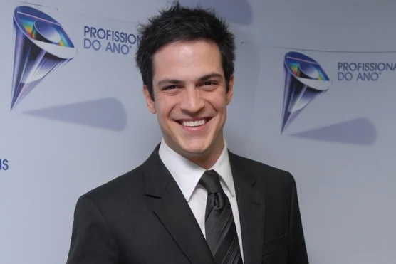 Mateus Solano posta foto com irmão e semelhança impressiona