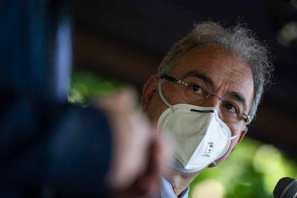 Queiroga admite problema com 2ª dose e deve rever regra para estados