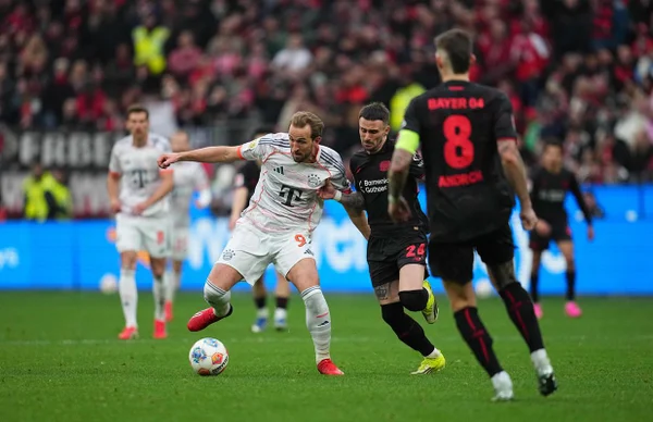 Foto colorida do confronto entre Bayern de Munique e Bayer Leverkusen - Metrópoles