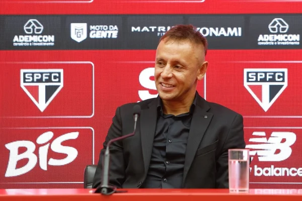 São Paulo oficializa Rafinha como novo executivo de futebol