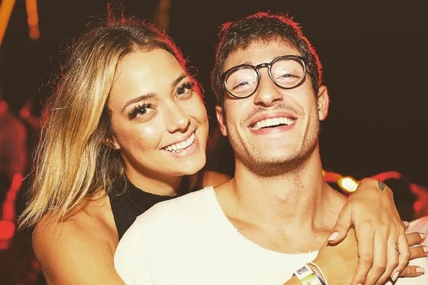 Marido de Carol Dantas mostra o filho recém-nascido tomando sol
