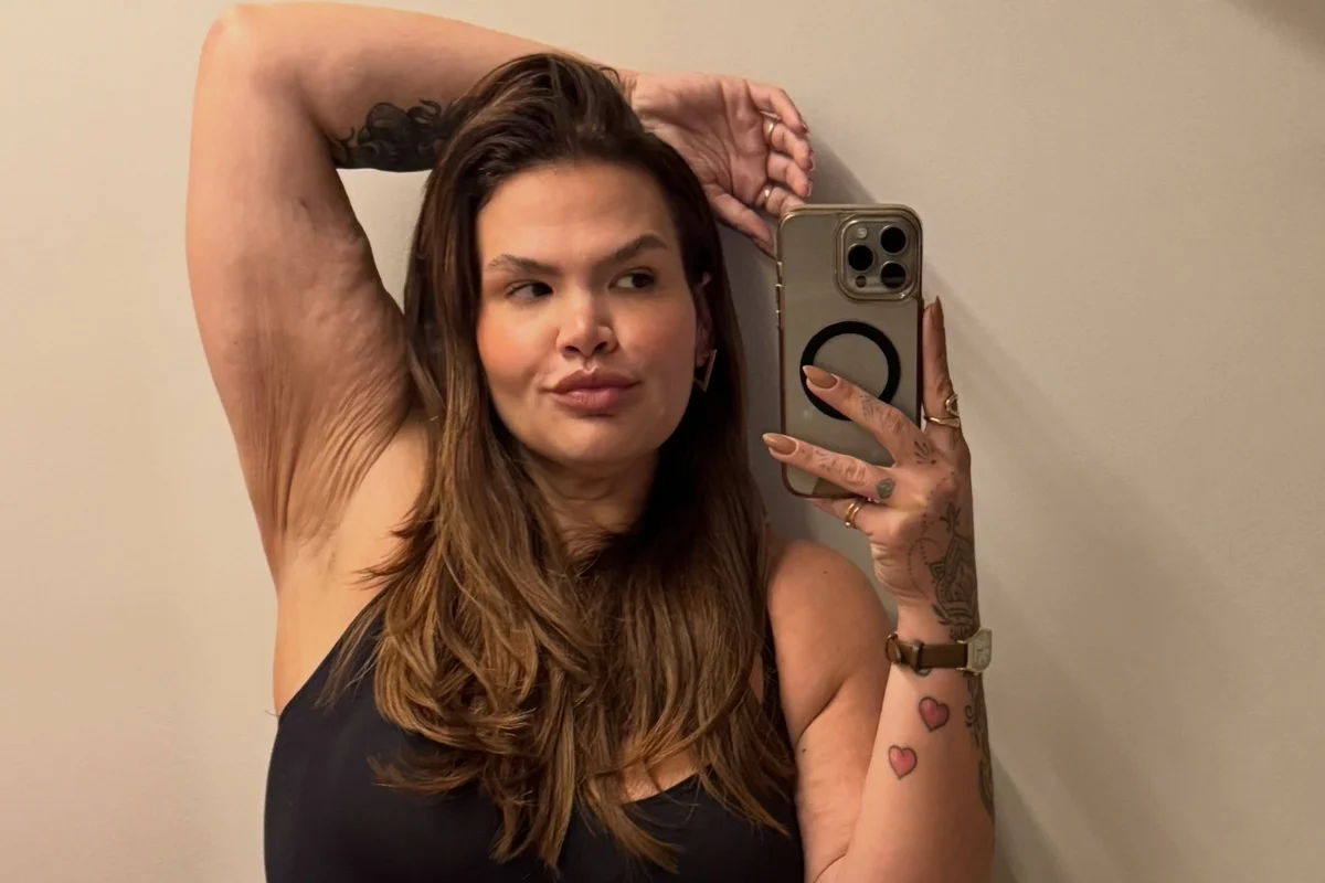Thais Carla faz selfie no espelho Thais Carla faz selfie no espelho