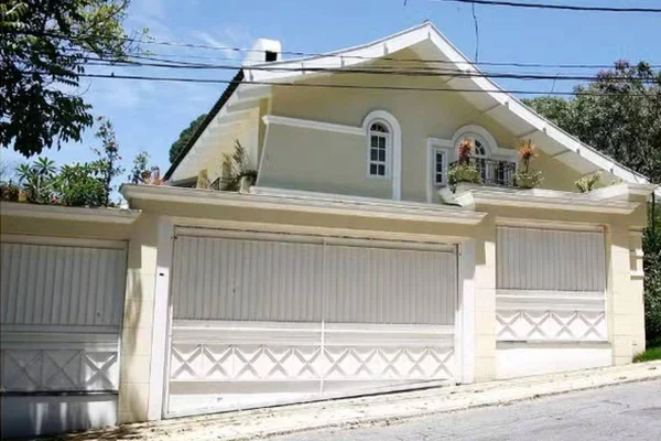 Mansão de Silvio Santos no Morumbi, bairro nobre da capital paulista, chama a atenção para quarto de bonecas e mobiliada no estilo colonial - Metrópoles