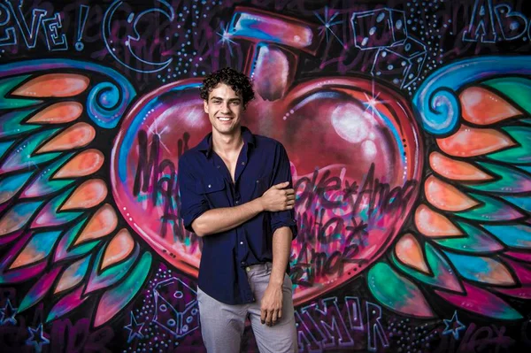 Gay em Malhação, Pedro Alves revela ser bissexual na vida real