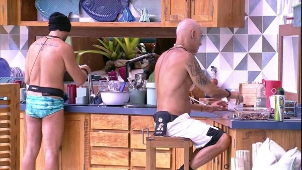 BBB18: Kaysar desaprova comentário de Ayrton e os dois se desentendem
