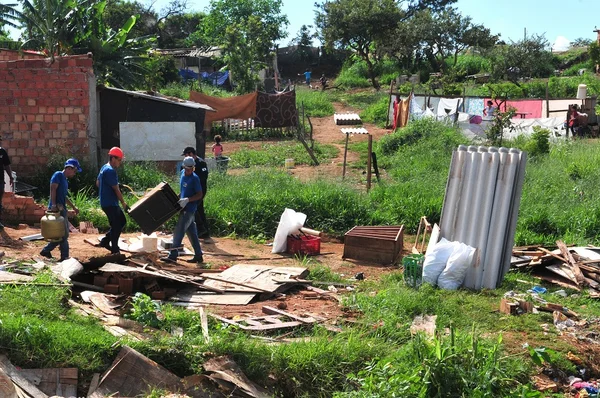 Agefis prepara remoção de seis casas perto de erosão no Sol Nascente