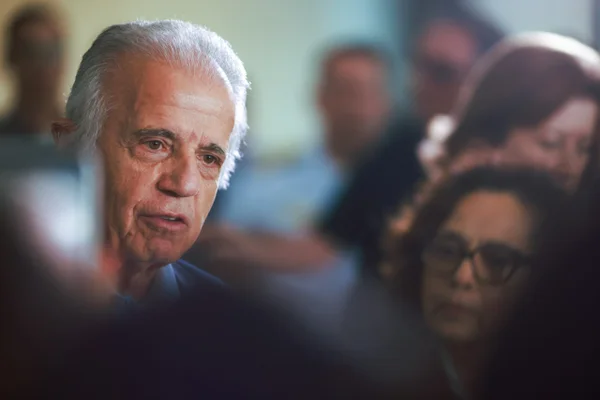 O Ministro da Defesa, José Múcio, e a secretária-geral das Relações Exteriores, Maria Laura da Rocha, falam com a imprensa após ataque dos Estados Unidos à Venezuela e a captura do presidente Nicolás Maduro