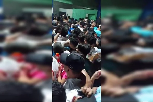 Tumulto em partida de futebol deixa 12 mortos em estádio de El Salvador