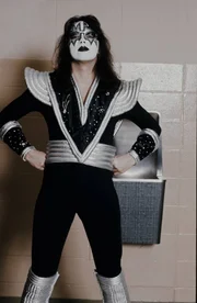 (MANDATORY CREDIT David Tan/Shinko Music/Getty Images) Kiss Ace Frehley striking a pose in bathroom, unknown, July 1976. (Photo by David Tan/Shinko Music/Getty Images) (MANDATORY CREDIT David Tan/Shinko Music/Getty Images) Kiss Ace Frehley striking a pose in bathroom, unknown, July 1976. (Photo by David Tan/Shinko Music/Getty Images)