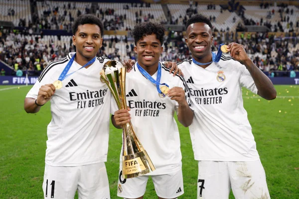 Imagem colorida de Rodrygo, Endrick e Vinicius Jr. pelo Real Madrid - Metrópoles