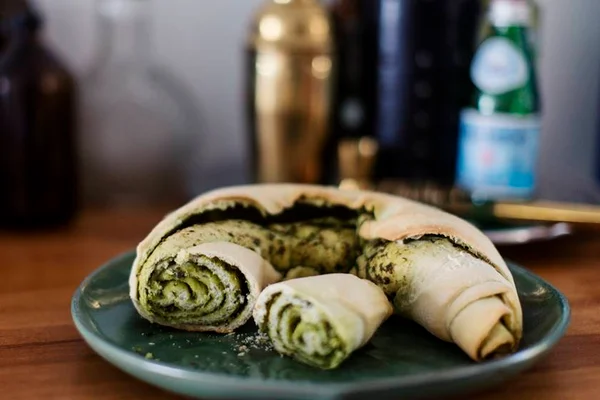 Petiscos para a Copa: aprenda a preparar pão de pesto