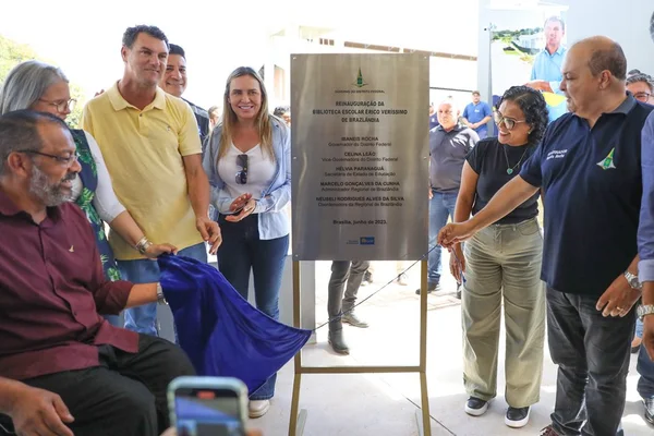 Em Brazlândia, o governador reinaugurou a Biblioteca Escolar Érico Veríssimo, na Quadra 2 do Setor Sul da cidade.