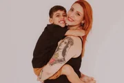 A ruiva é mãe do pequeno Klaus A ruiva é mãe do pequeno Klaus