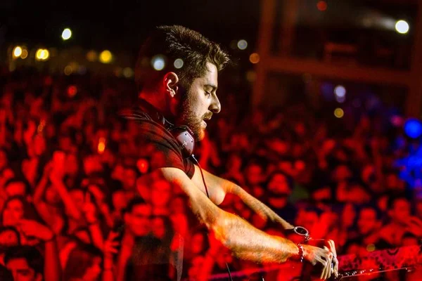 Alok lança Innocent em colaboração com Yves V e Gavin James