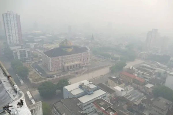 Manaus (AM) encoberta de fumaça em outubro de 2026 - Metrópoles