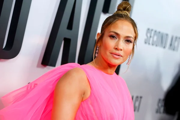 Jennifer Lopez anuncia lançamento de linha de beleza em 2019