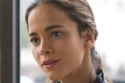 Alice Braga em Eu Sou a Lenda, filme de 2007 em que interpreta Anna, uma sobrevivente em meio a uma cidade devastada Alice Braga em Eu Sou a Lenda, filme de 2007 em que interpreta Anna, uma sobrevivente em meio a uma cidade devastada