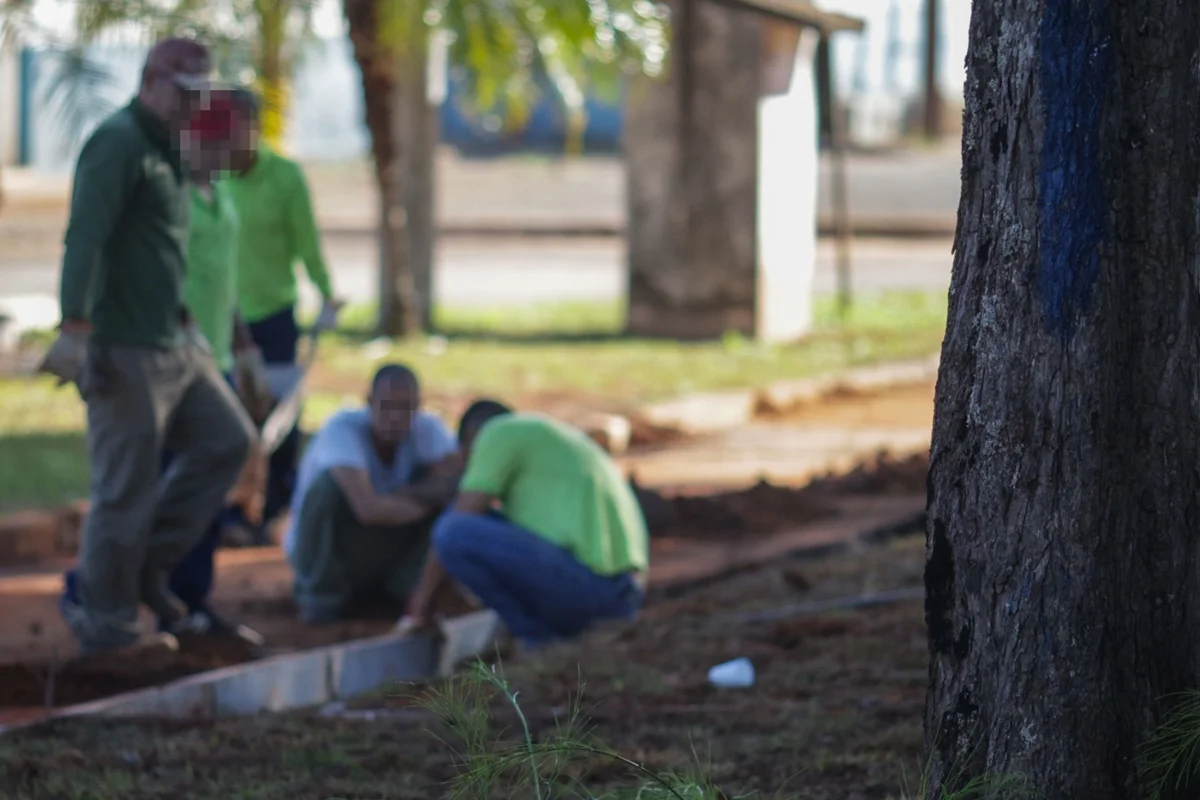 O Projeto Recomeçar atua na ressocialização de pessoas privadas de liberdade e egressas do sistema prisional, oferecendo trabalho, qualificação profissional e acompanhamento psicossocial O Projeto Recomeçar atua na ressocialização de pessoas privadas de liberdade e egressas do sistema prisional, oferecendo trabalho, qualificação profissional e acompanhamento psicossocial