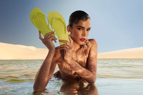 Bruna Marquezine para BriZZa Arezzo
