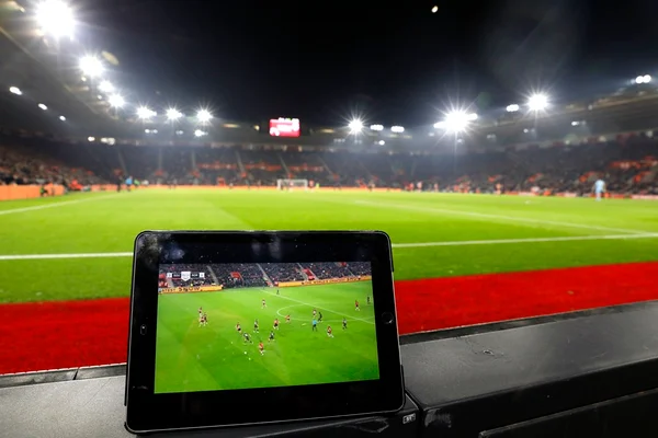 Premier League tem 40 casos de Covid-19 em uma semana, mas não vai parar