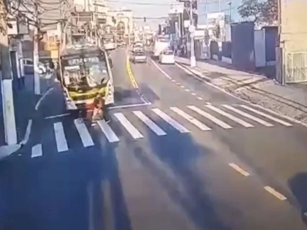 Motorista de ônibus é preso após atropelar e matar mulher em SP