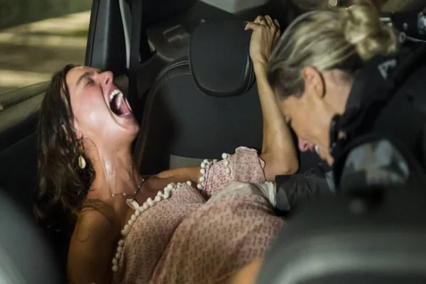 Isis Valverde e Paolla Oliveira se emocionam após parto de Ritinha