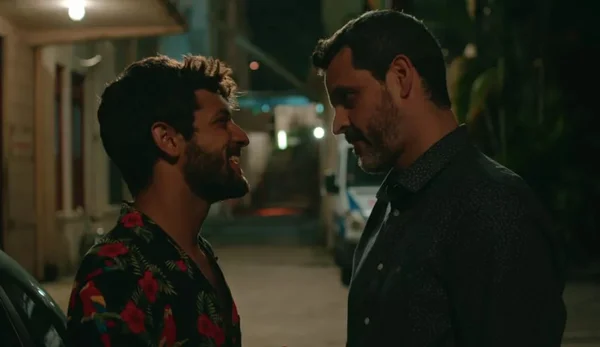 Em dia de decisão do STF, TV Globo exibe beijo gay em Sob Pressão