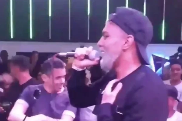 Vídeo. Gabigol e Rafinha provocam Palmeiras em festa do Flamengo