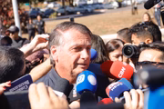 Bolsonaro nega intenção de deixar o Brasil