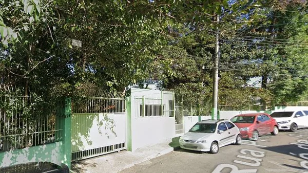 Aluno de 13 anos esfaqueia dois colegas durante a aula em escola de SP