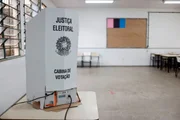 Justiça permite uso de colinhas na cabine, mas veda celulares e máquinas fotográficas
