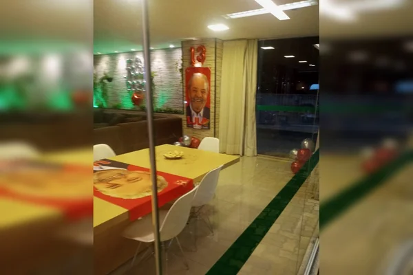 Toalhas de Lula em salão de festas