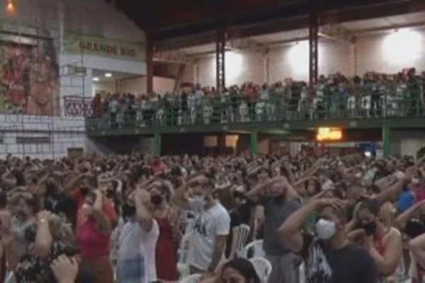 Culto religioso na quadra da Grande Rio