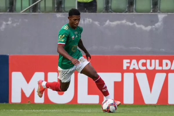 Em BH, Cruzeiro leva virada do CSA em jogo que terminou com confusão