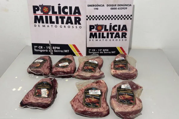 Imagem colorida de carnes nobres furtadas por homem - Metrópoles