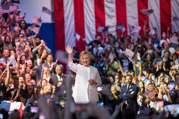 Hillary é oficialmente nomeada candidata à presidência dos EUA