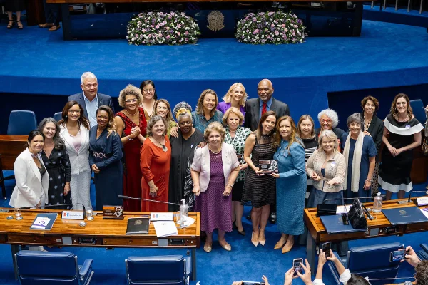 Senado homenageia 19 mulheres excepcionais com diploma Bertha Lutz