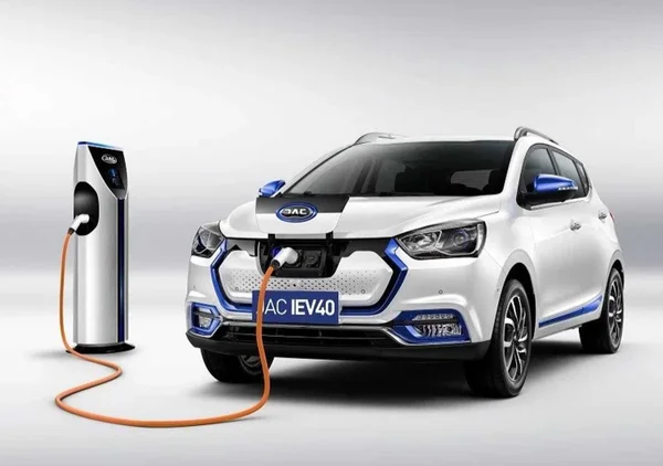 JAC traz cinco carros elétricos ao Brasil; um deles por R$ 120 mil