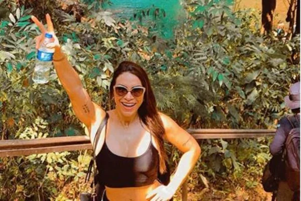 Médica posta fotos de momentos antes de ser picada por cobra em cachoeira