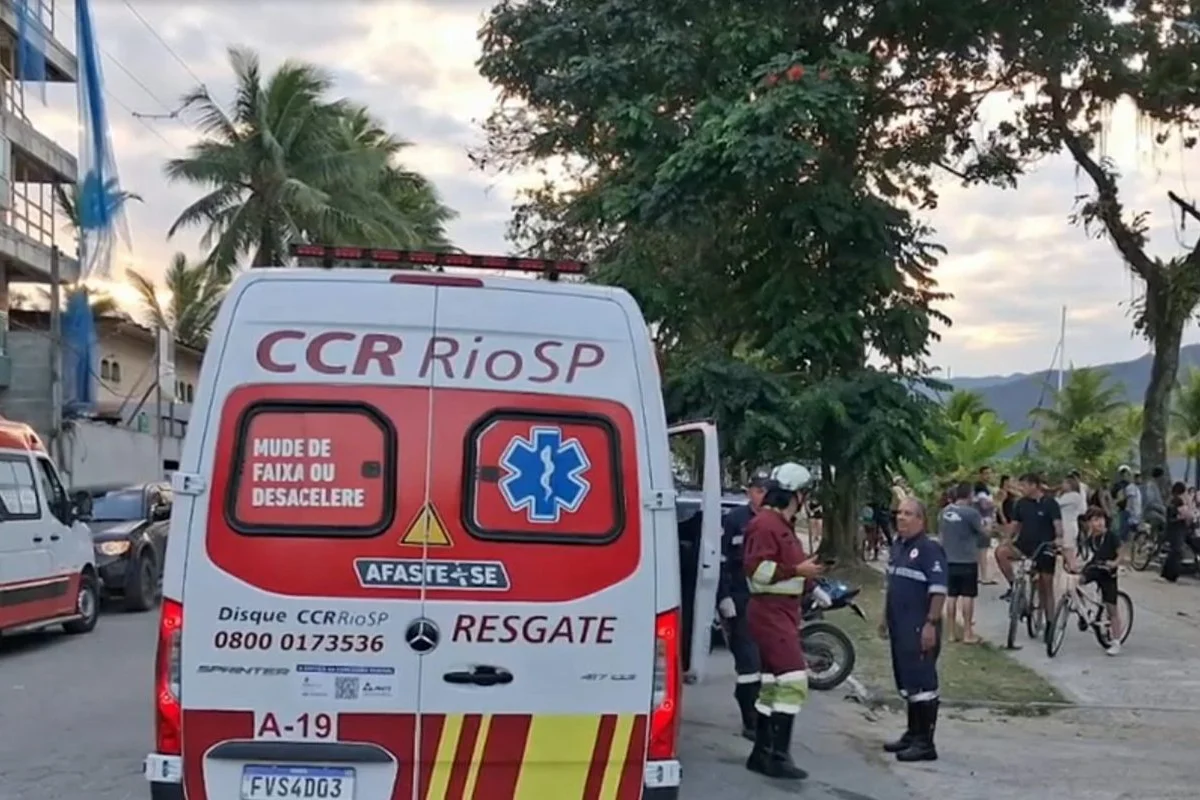 Criança em estado grave após naufrágio de lancha em Ubatuba
