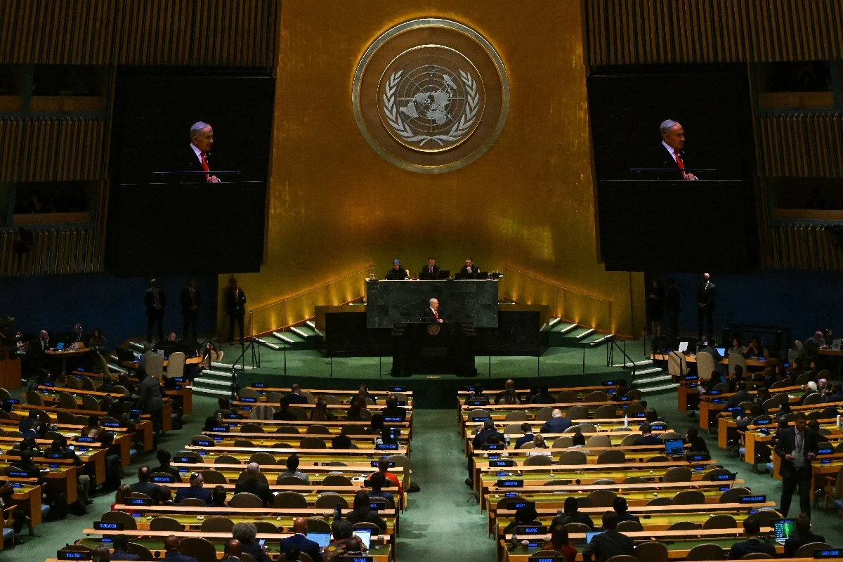 Plenário da Organização das Nações Unidas, na sede da ONU em Nova York Plenário da Organização das Nações Unidas, na sede da ONU em Nova York