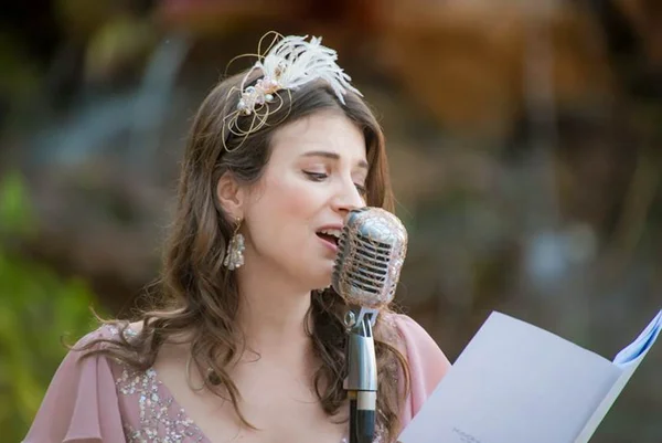 Cantora Lorenza Pozza vem a Brasília para bate-papo sobre casamentos